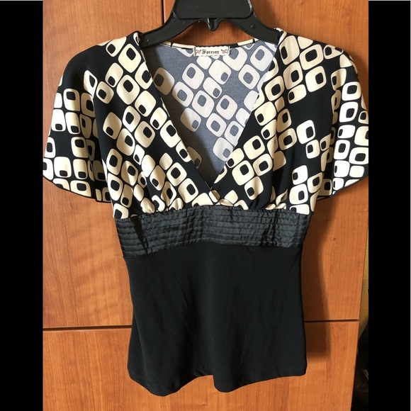 Forever 21 flutter sleeve top size S - Picture 1 of 1